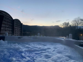 Semi Detached Cottage Snowdonia with hot tub